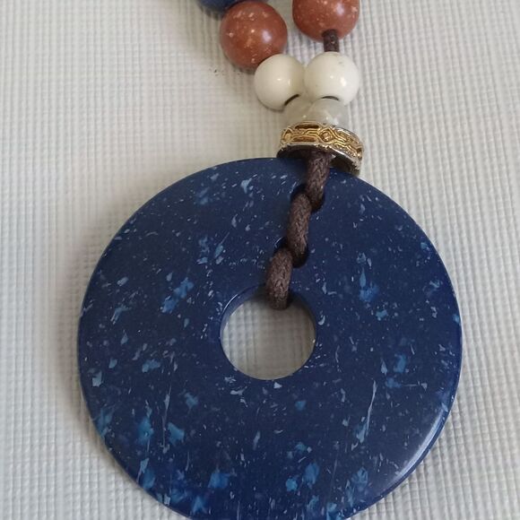 LCI Liz Claiborne Round Blue Plastic Pendant Beaded Cord Long Length Necklace - Picture 4 of 11